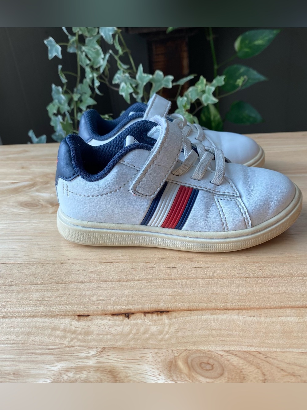 Tommy Hilfiger Iconic Sport Toddler sneakers size 7.